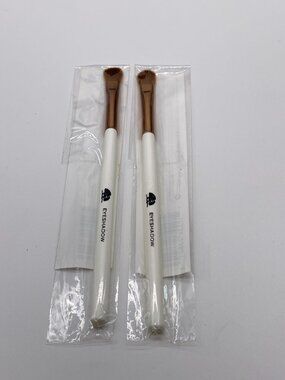 2 Origins Eyeshadow Placement Brush